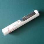 カレンダーは、スリーブに入っています。